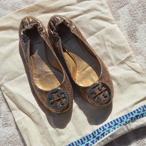 HOT ITEM! Gold snakeskin Tory Burch flat size 6